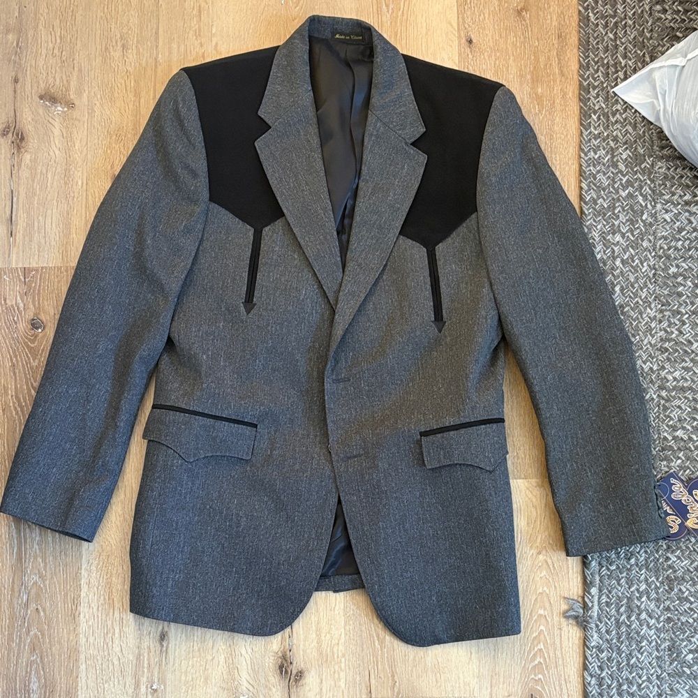 Elegant Gray and Black Men's Blazer